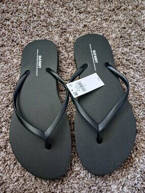 NWT Old Navy Women's black flip flops 8